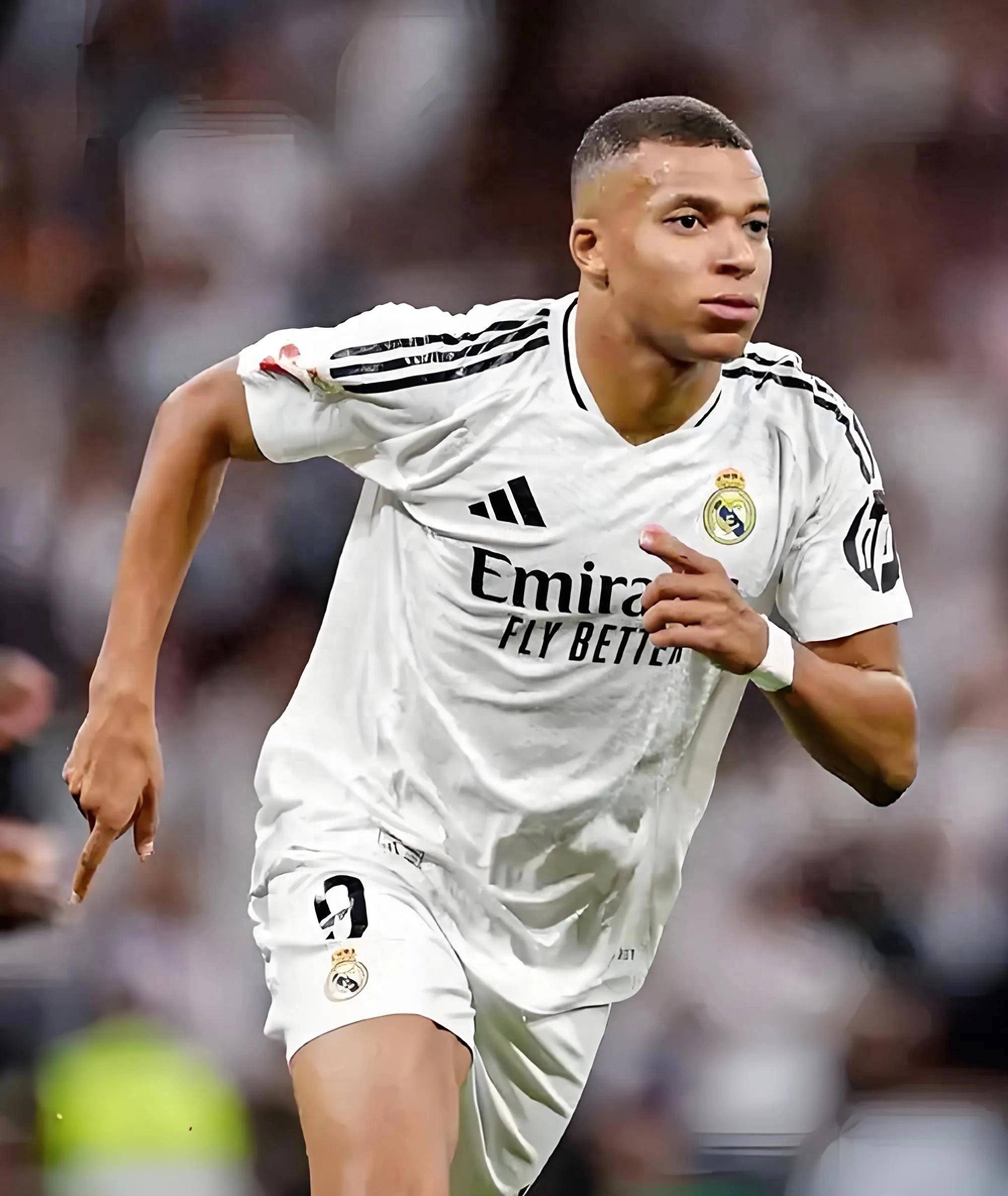 德甲半场：基尼洛斯1射1传，卡德破门，奥格斯堡2-0勒沃库森