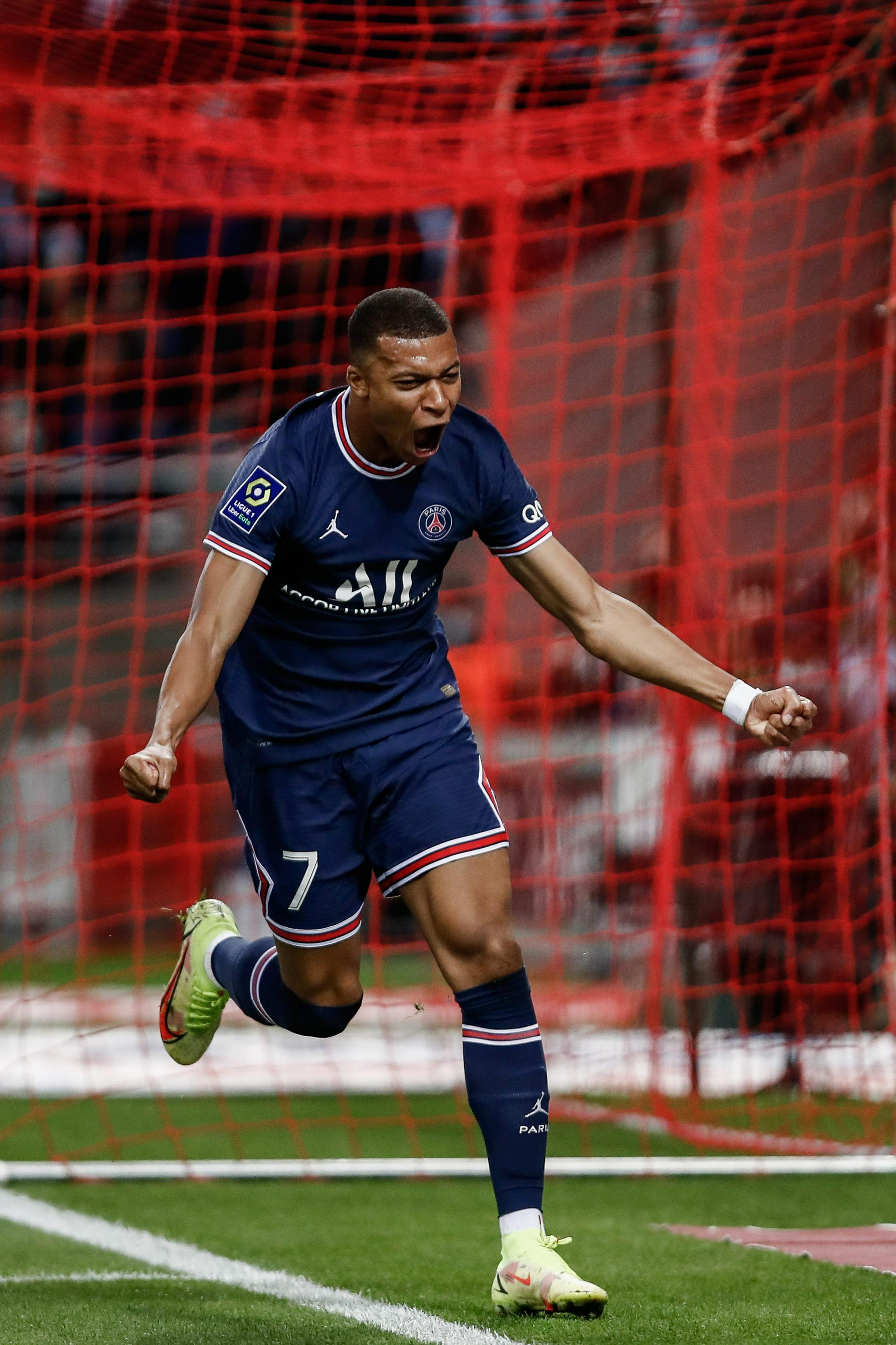 姆贝莫、阿马德和马兹拉维打完对伯恩茅斯之战就要离队。