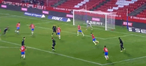 詹姆斯：防守时我们要拧成一根绳，并且时刻保持沟通