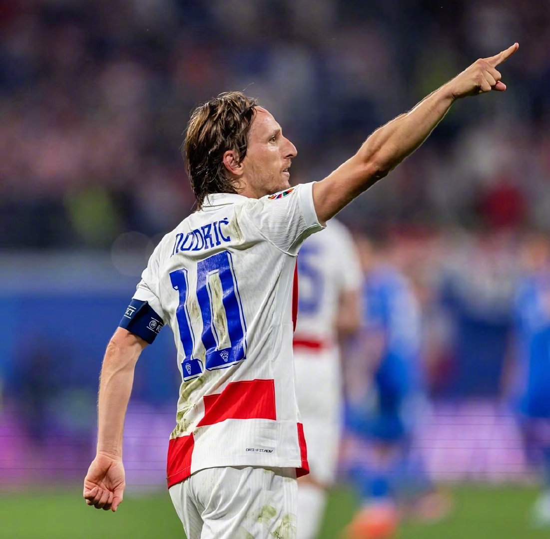 切尔西客场1-3不敌利兹联，终结7场不败，排名跌至第四，利兹联成功跳出降级区。