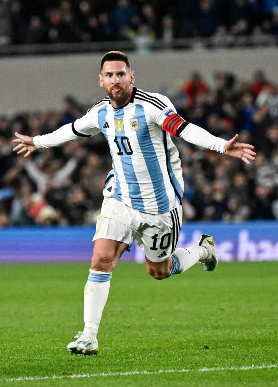 媒体人：亚泰其他工作人员好久没发薪了，坚持岗位是为爱发电