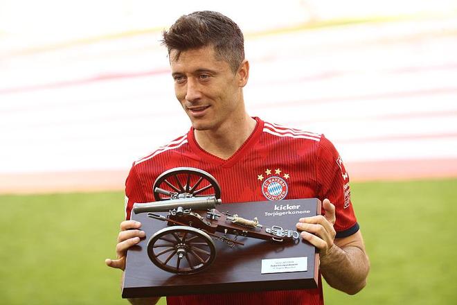 足球国足后防稳固，连续三场零封对手