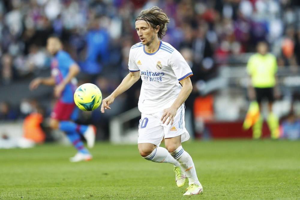 意甲战报：索尔斯比头球制胜，热那亚2-1力克维罗纳