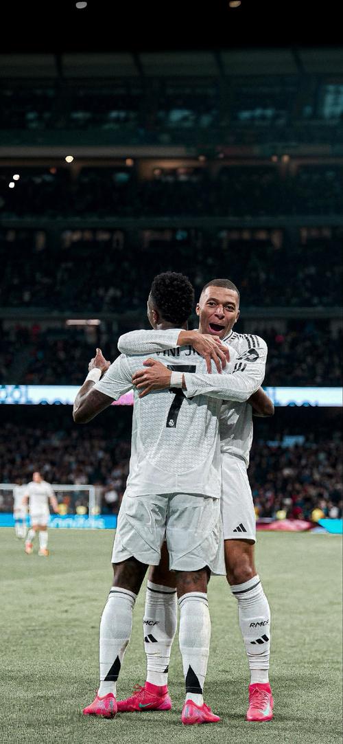 足球世界足球先生候选名单出炉，引发热议